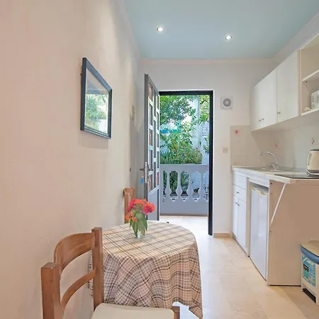 Διαμέρισμα Andromaches Sea View 2 *